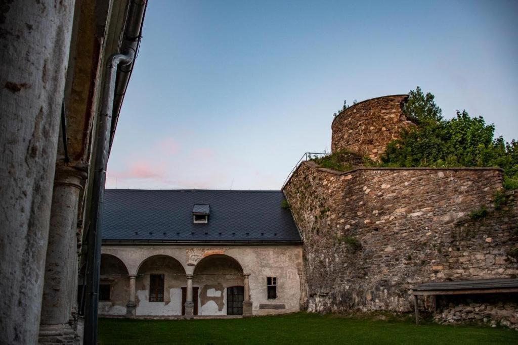 Zamek Kolstejn - Hotel Chateau Goldenstein Бранна Экстерьер фото