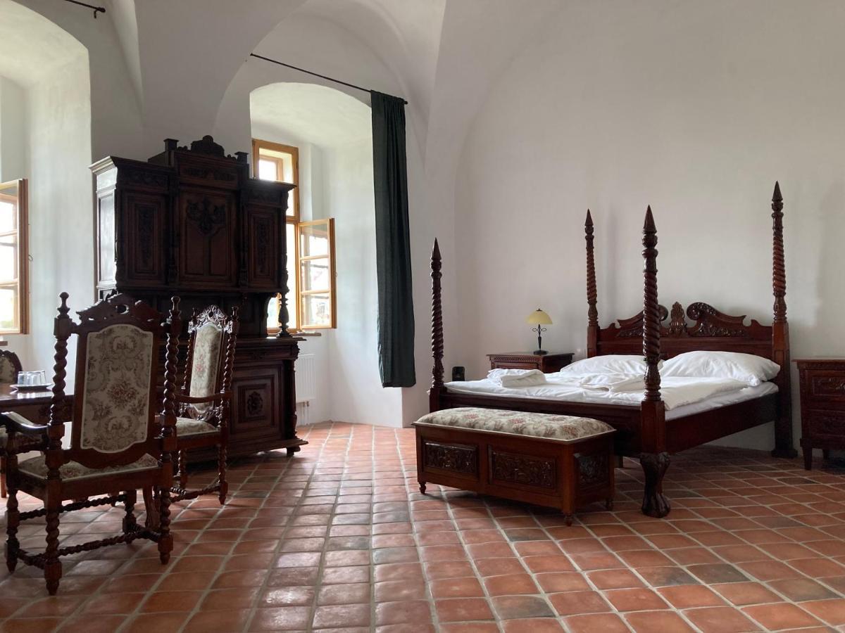 Zamek Kolstejn - Hotel Chateau Goldenstein Бранна Экстерьер фото
