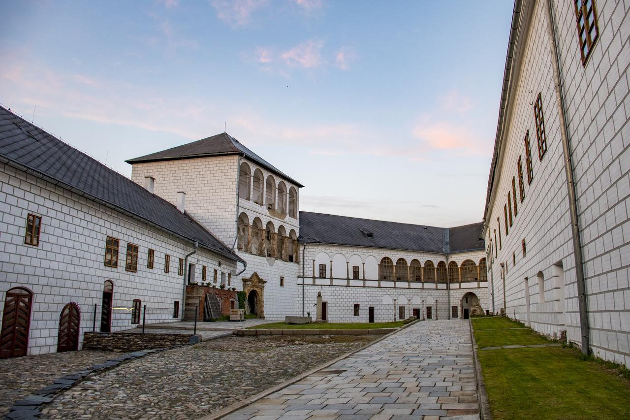 Zamek Kolstejn - Hotel Chateau Goldenstein Бранна Экстерьер фото