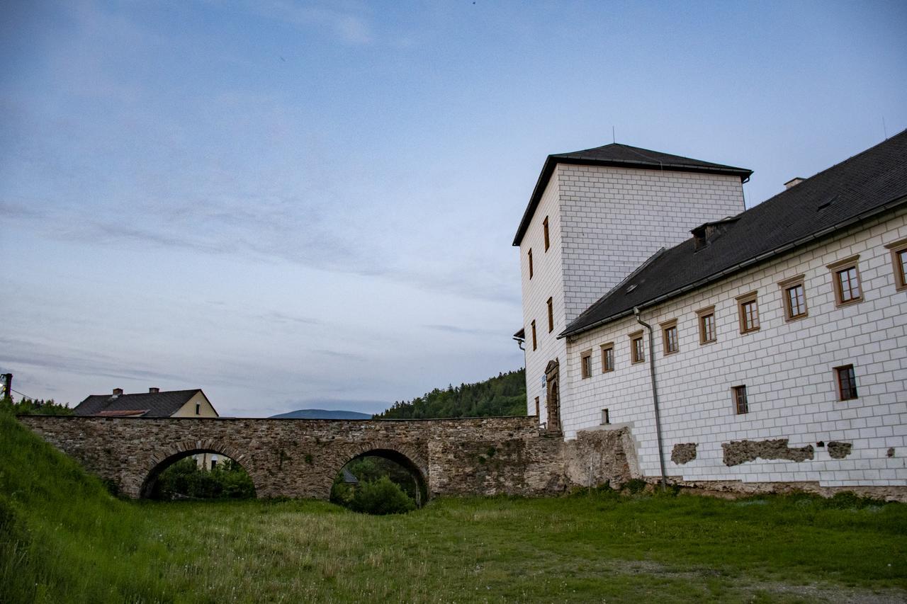 Zamek Kolstejn - Hotel Chateau Goldenstein Бранна Экстерьер фото