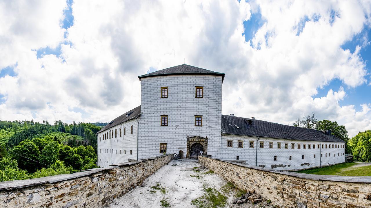 Zamek Kolstejn - Hotel Chateau Goldenstein Бранна Экстерьер фото
