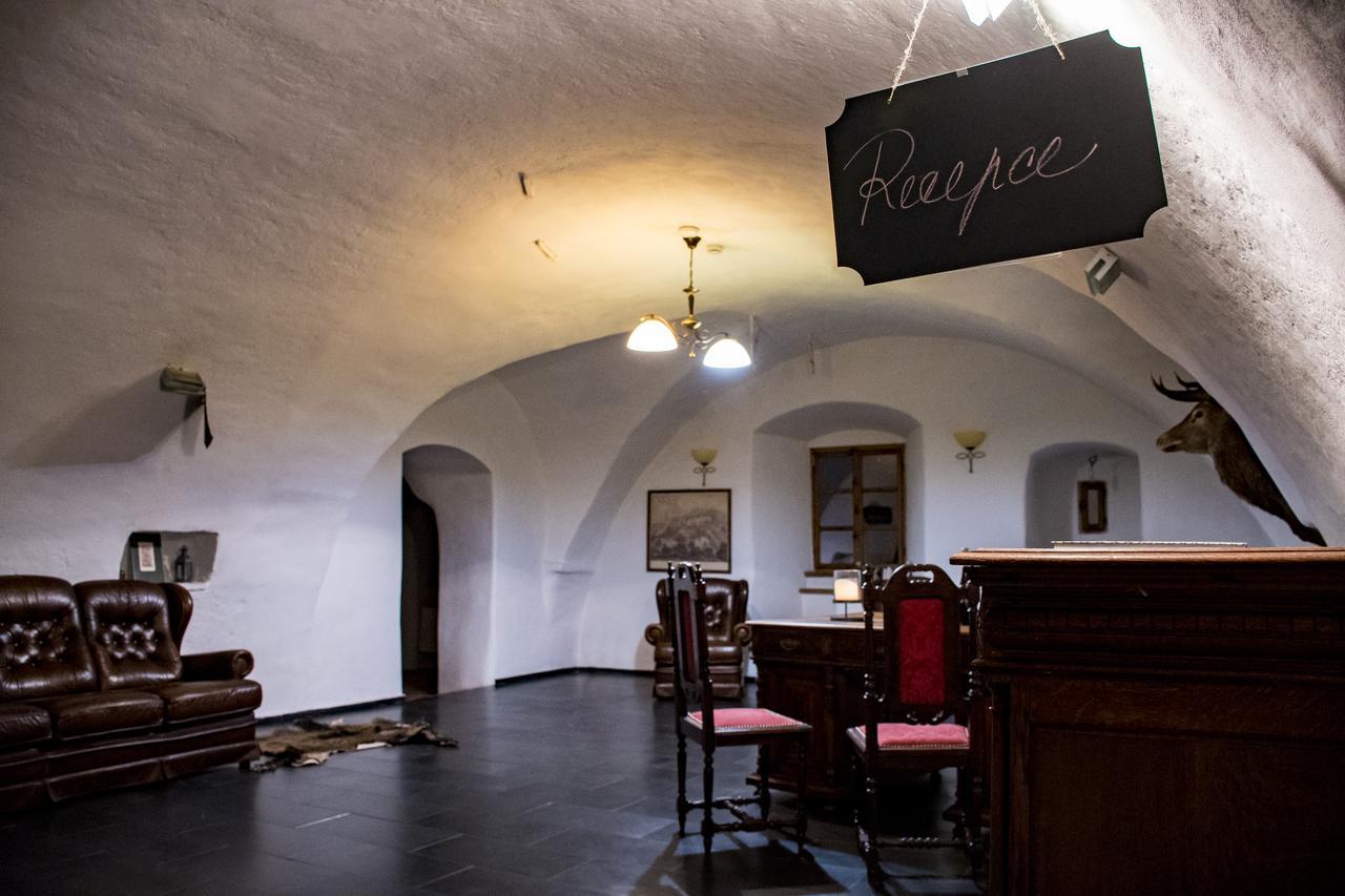 Zamek Kolstejn - Hotel Chateau Goldenstein Бранна Экстерьер фото